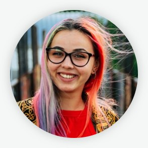 Daniela, 25